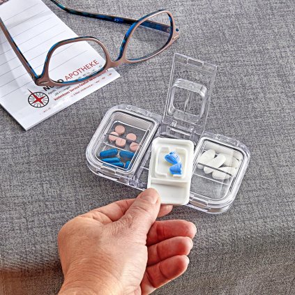 Lékovka s kráječem tablet