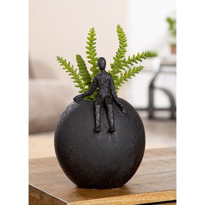 Černá kulatá váza s figurou "People"