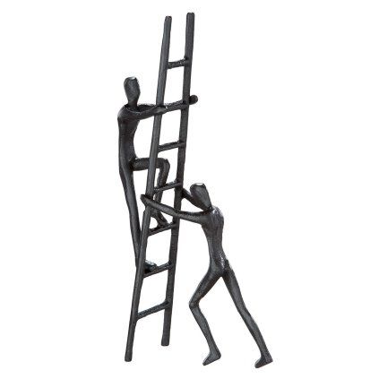 Železná socha "Teamwork" žebřík