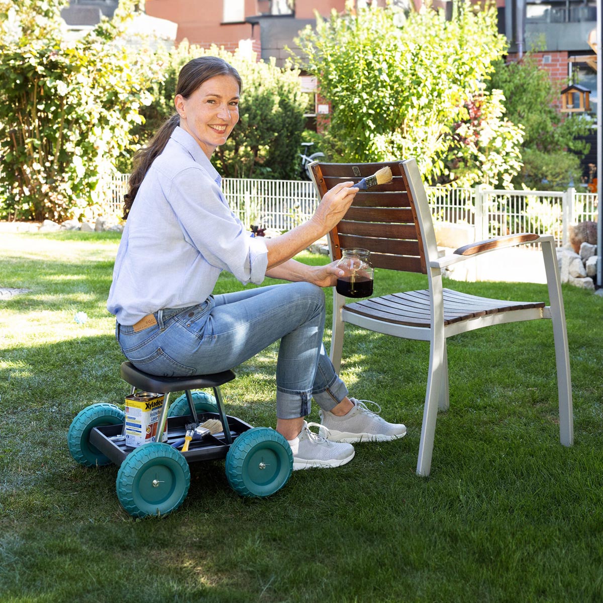 Die moderne Hausfrau Pojízdné sedátko