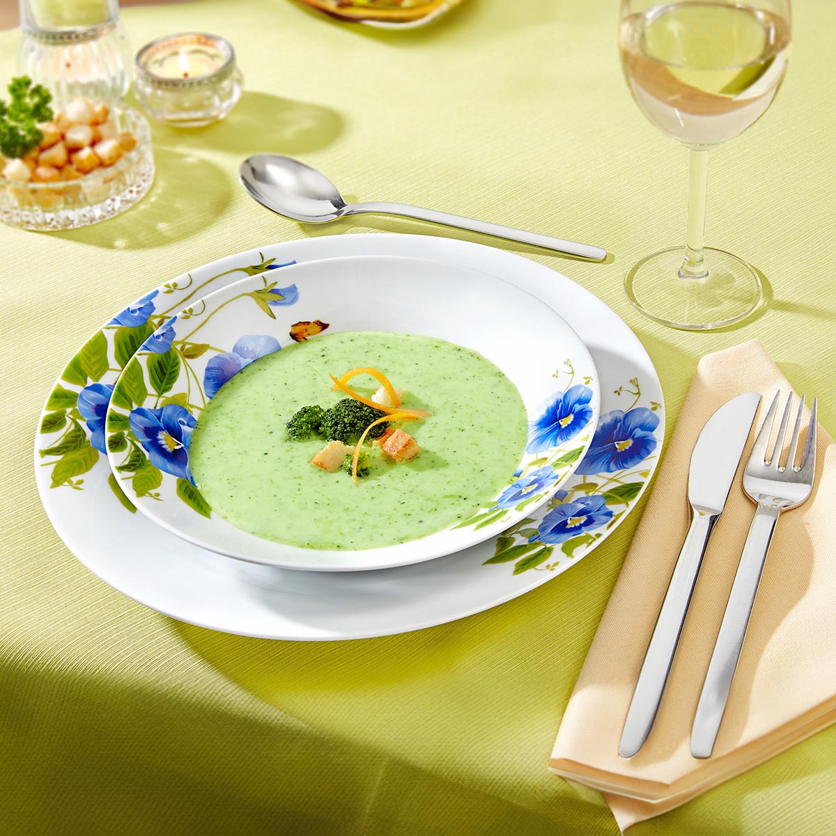 E-shop Die moderne Hausfrau Sada mělkých talířů Modrý květ, 4 ks