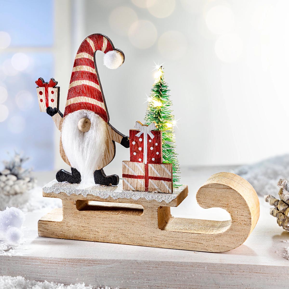 E-shop Weltbild LED dekorativní figurka vánočního skřítka se sáněmi
