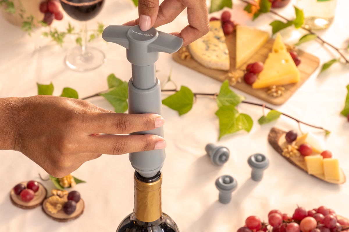 InnovaGoods Vakuová pumpa na víno se zátkami Winuum