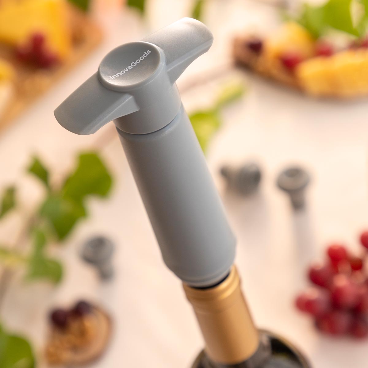 InnovaGoods Vakuová pumpa na víno se zátkami Winuum