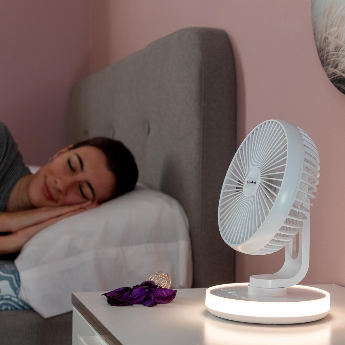 InnovaGoods Stolní ventilátor FanLed s USB nabíjením a LED diodami