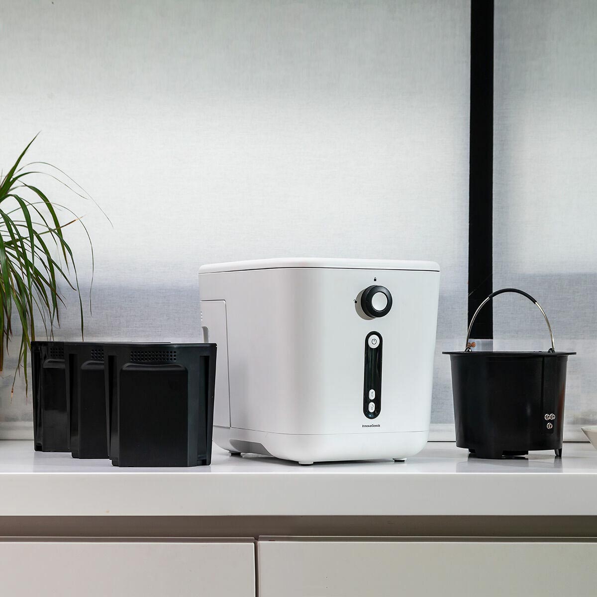 InnovaGoods Elektrický kuchyňský kompostér Ewooster
