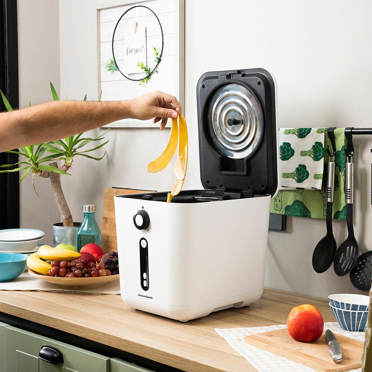 InnovaGoods Elektrický kuchyňský kompostér Ewooster