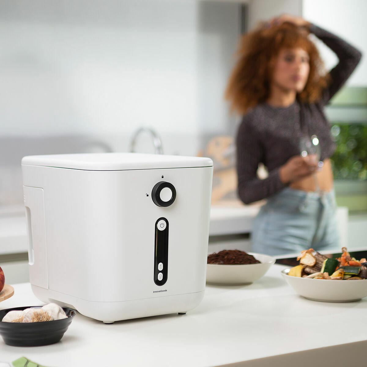 InnovaGoods Elektrický kuchyňský kompostér Ewooster