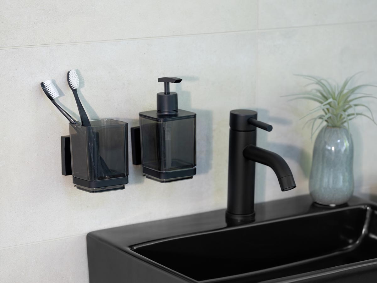 WENKO Vacuum-Loc® Kelímek na zubní kartáčky Quadro, černý