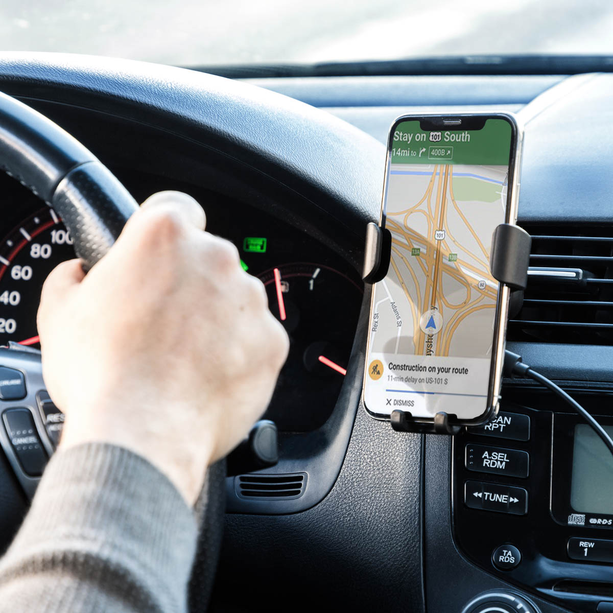 InnovaGoods Držák na mobil do auta s nabíjením Wolder