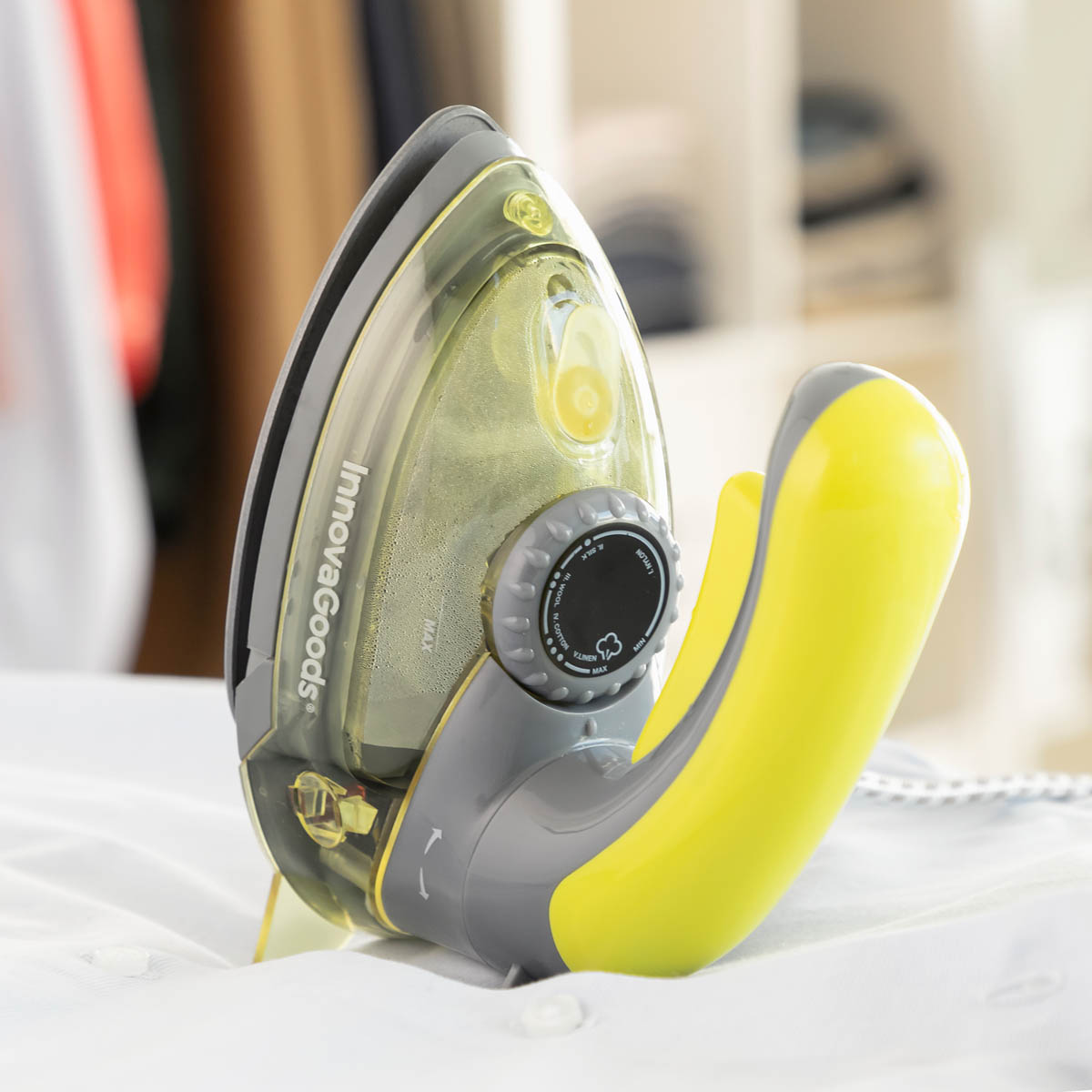 InnovaGoods Mini napařovací žehlička 2 v 1 Velyron