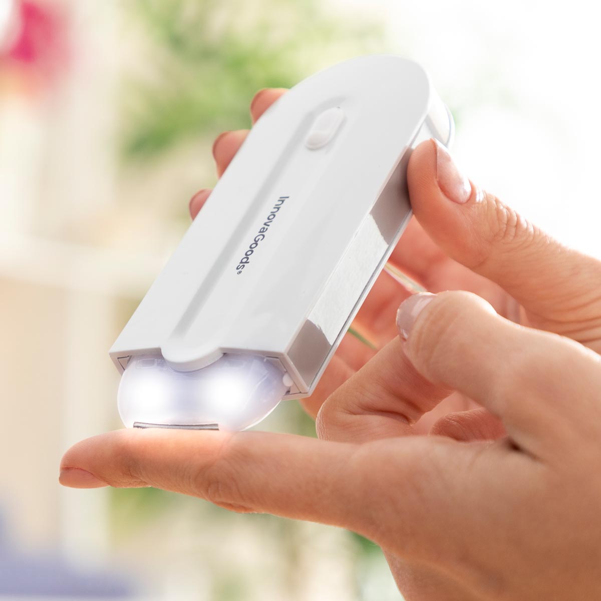 InnovaGoods Nabíjecí dámský holicí strojek s LED světlem Epiluch