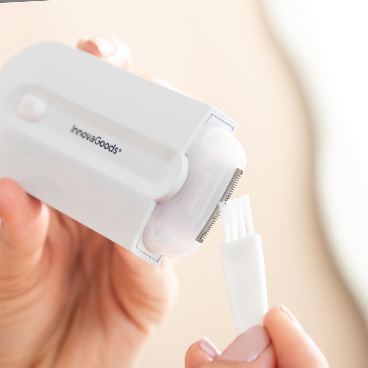InnovaGoods Nabíjecí dámský holicí strojek s LED světlem Epiluch