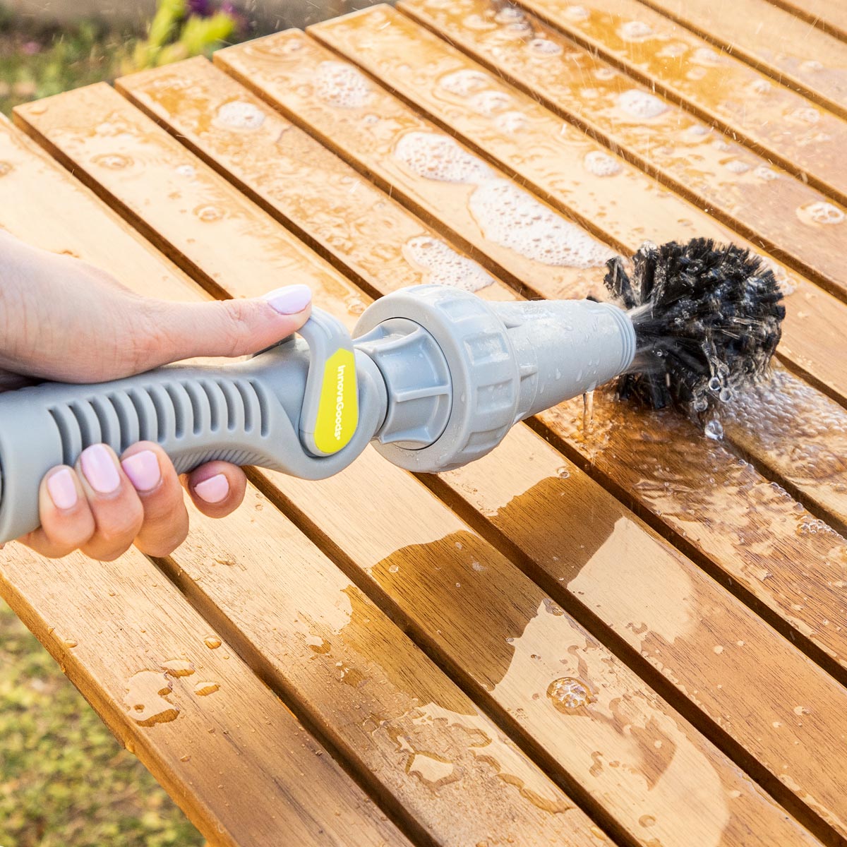 InnovaGoods Rotační mycí kartáč na hadici Twise
