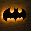 LED světlo na zeď Batman, žluté podsvícení