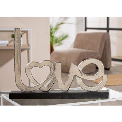 Dekorácia nápis "Love" so srdcom