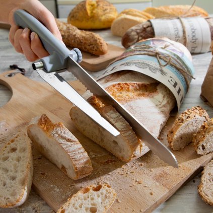 Nôž na chlieb s nastaviteľným vodítkom