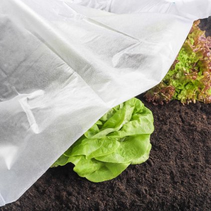 Netkané textílie na ochranu rastlín, biela
