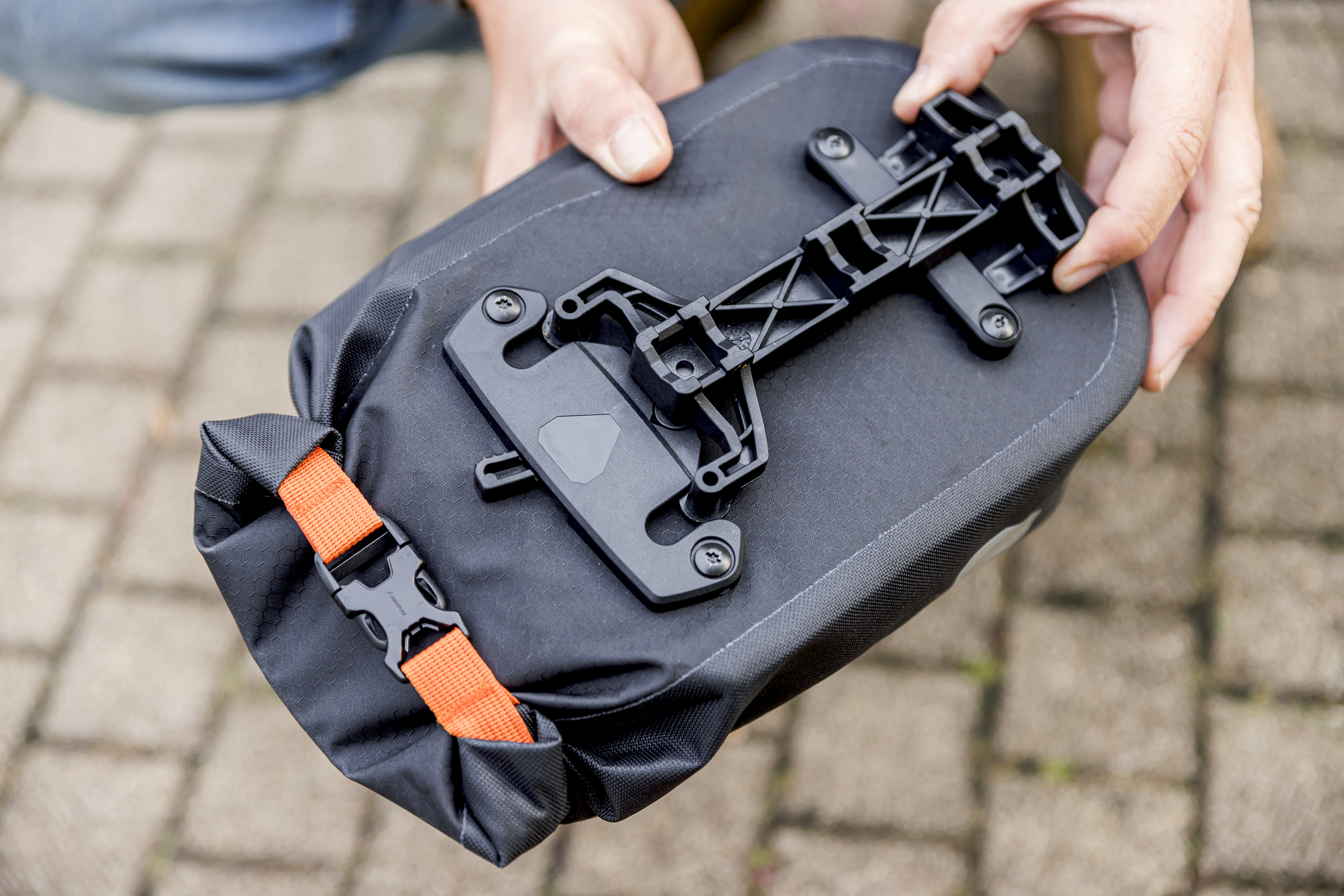 ortlieb-fork-pack-vodeodolna-bikepackingova-brasna-4