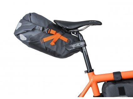 bikepackingova brasna pod sedlo ortlieb seat pack m (3)