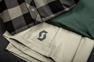 DOPLŇKY A OBLEČENÍ SCOTT 2021