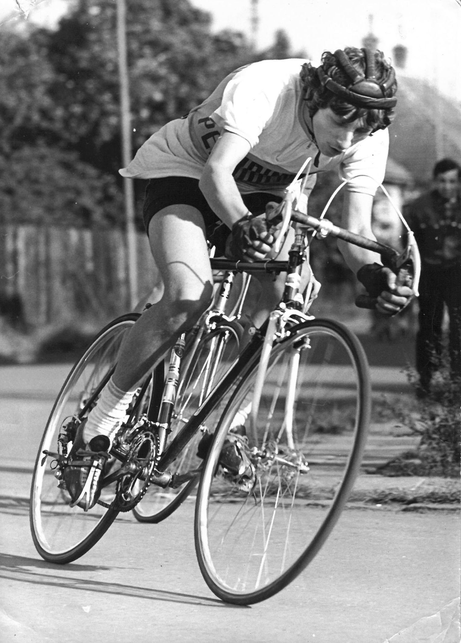 Zakladatel Velosport Valenta na závodním kole