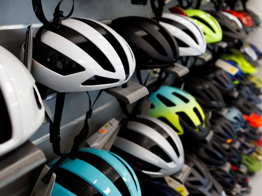 Sekce cyklistického oblečení a helmy