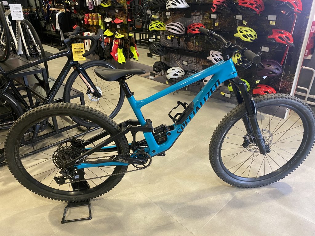 SPECIALIZED Enduro Comp Gloss Aqua Flo Red Satin Black Test Bike
