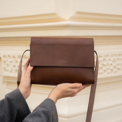 linn dark brown