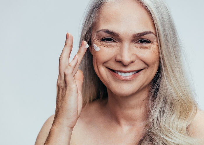 Jak zpomalit stárnutí pleti: 8 ověřených anti-age návyků, které fungují