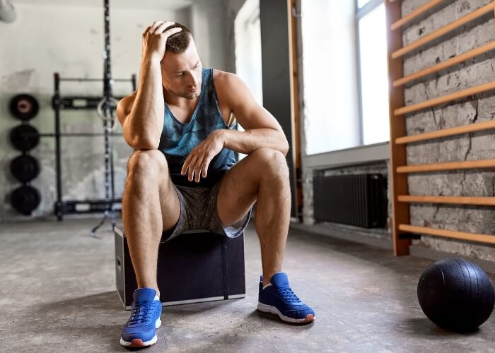 Proč mužům klesá testosteron? Typické projevy + řešení