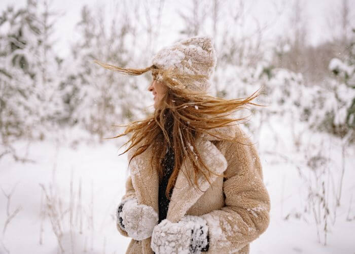 4 nejčastější problémy s vlasy v zimě