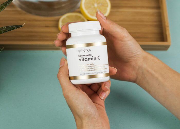Vitamín C a proč se bez něj neobejdeme nejen v chřipkové sezóně