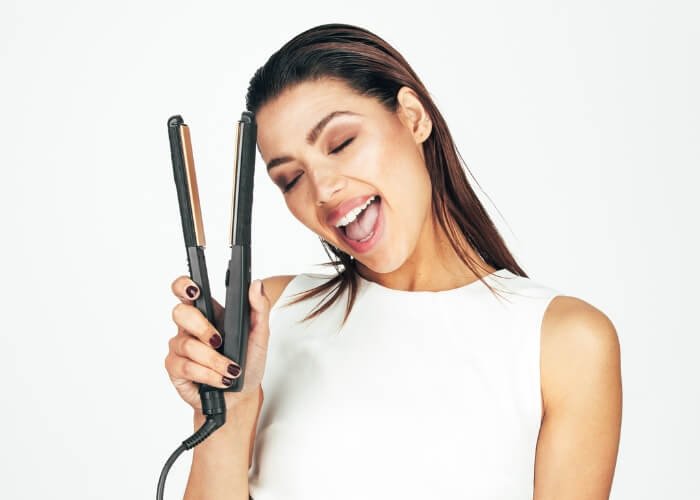 Je žehlička na vlasy skutečně takovou hrozbou?