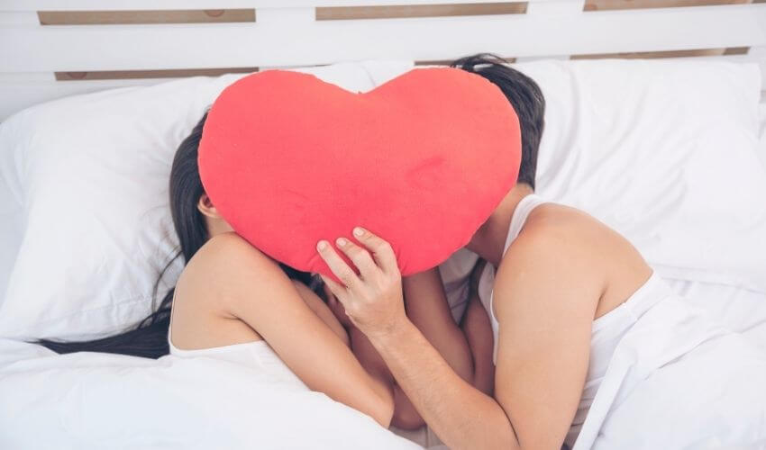 První sex – co vědět před první sexuální zkušeností