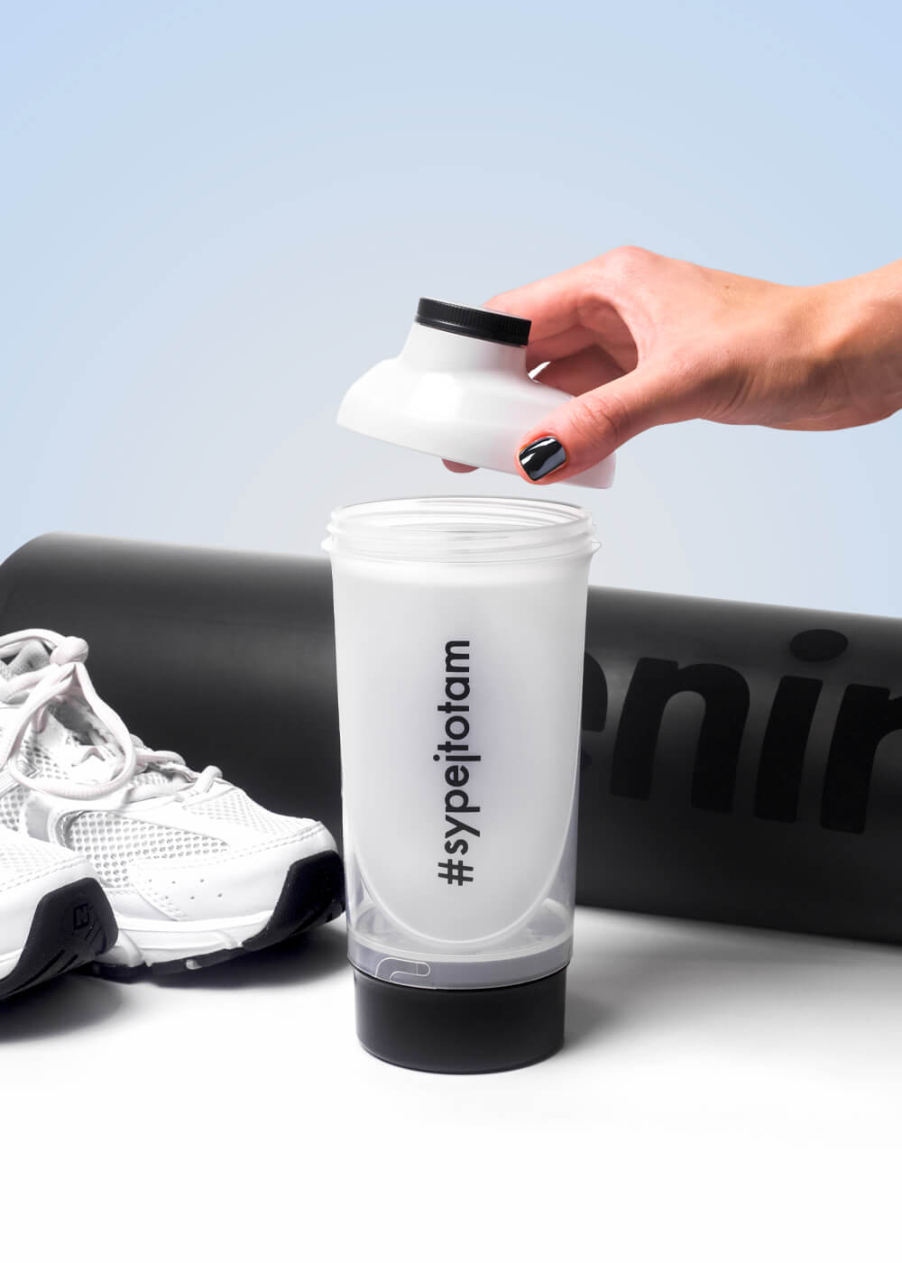 VENIRA shaker se zásobníkem, bílo-černý, 500 ml + 150 ml