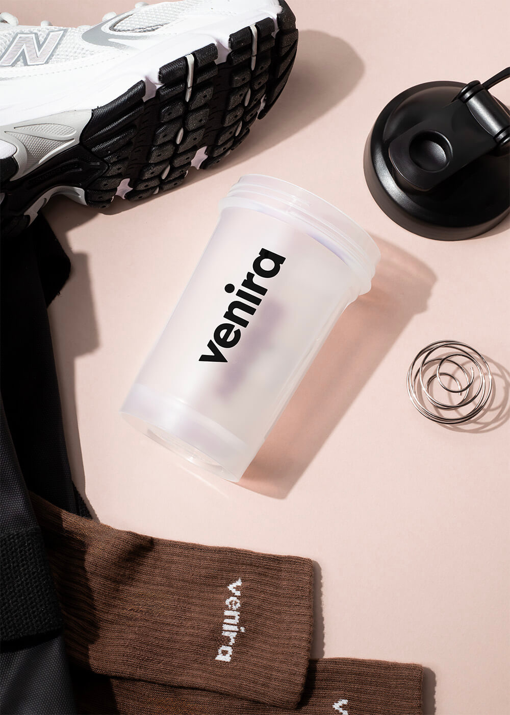 VENIRA shaker PRO s poutkem, černo-bílý, 400 ml