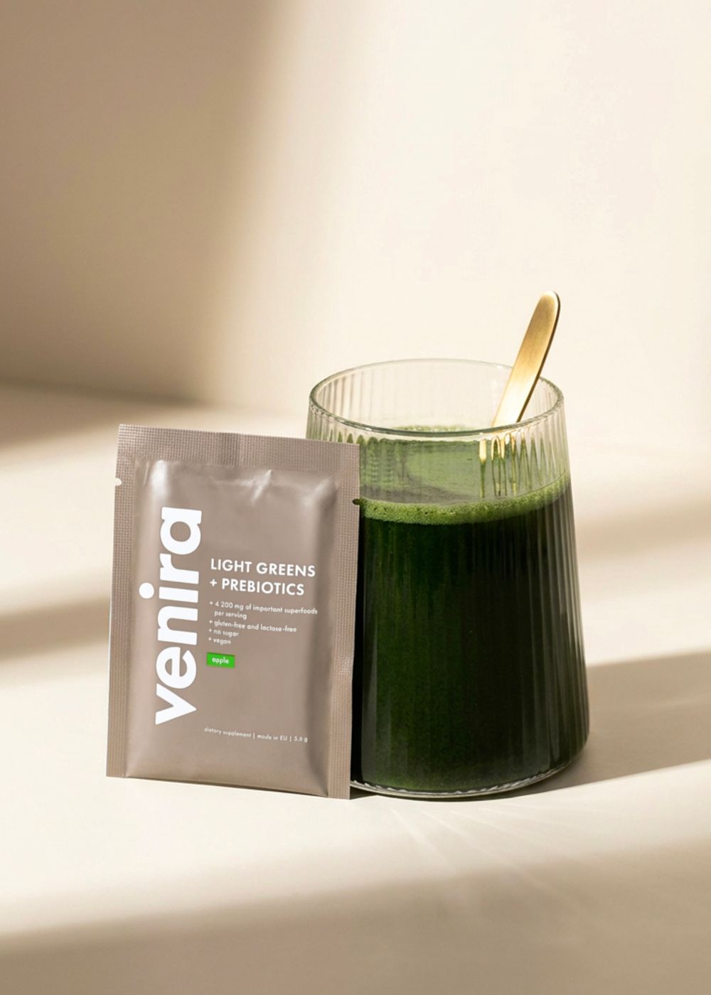 VENIRA light greens + prebiotika - vzorek, jablko, 5,6 g