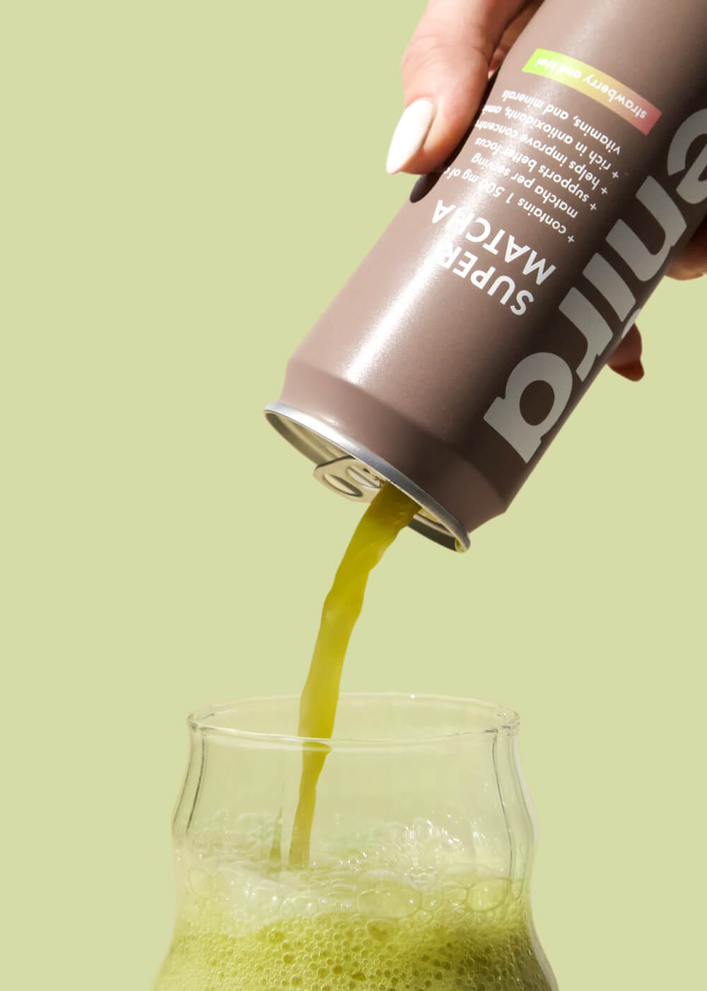 VENIRA super matcha drink v plechovce, jahoda-kiwi, 330 ml