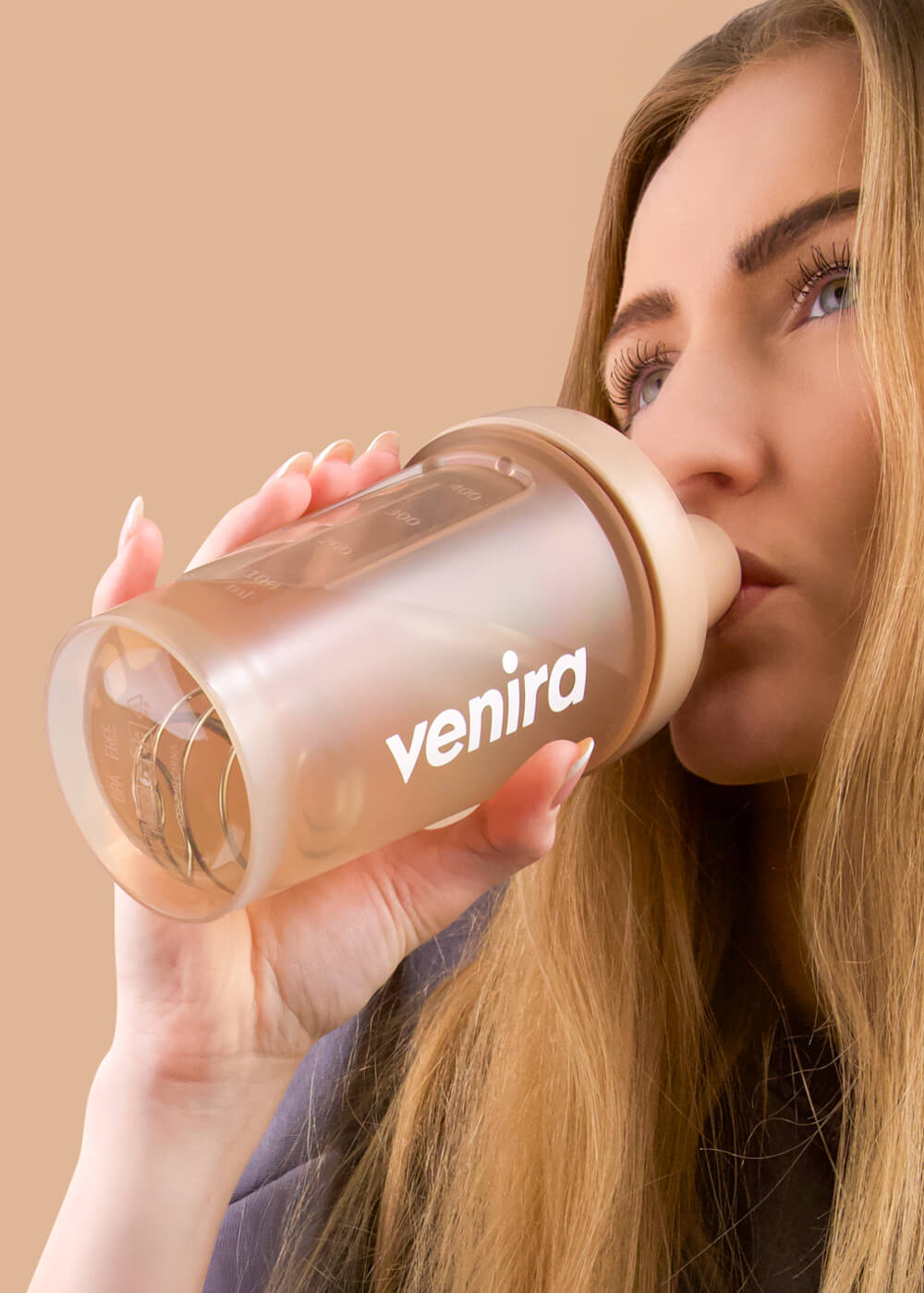 VENIRA shaker PRO s poutkem, světle hnědý - 400 ml