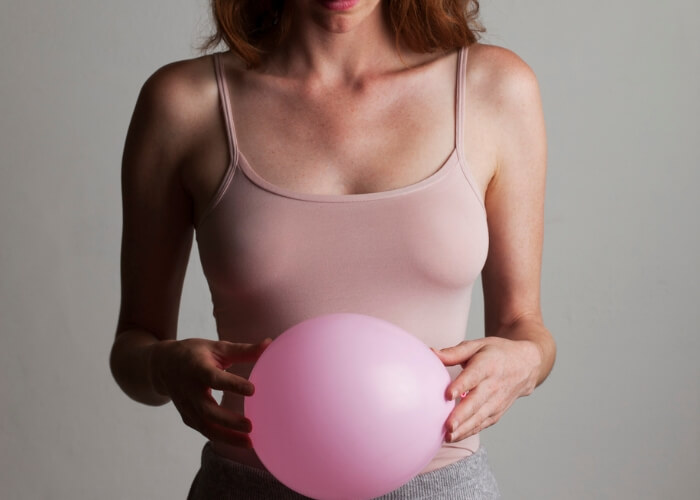 Čo spôsobuje nafúknuté brucho u žien a ako si od neho uľaviť prirodzene? Toto tvrdí tréner a úspešná bikini fitness