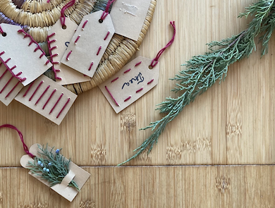 Vyšívané jmenovky na dárky