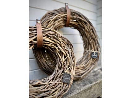 Hnědý rustikální věnec "úzký"