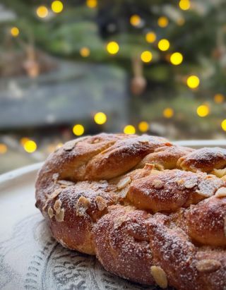 My jsme stihli vyfotit už jen konec vánočky. Přejeme všem krásné a veselé Vánoce. 🎄 ✨