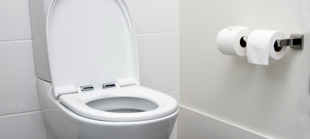 Toaleta s WC mísou, ze které lze odsávat vzduch přímo u zdroje