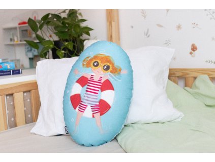 Bavlněný polštář holčička Eliška na kruhu VEPEZ