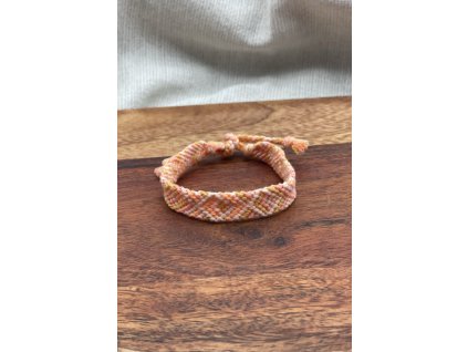 Macramé bavlnkový drhaný náramek světle oranžové xko VEPEZ