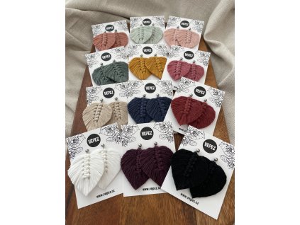 Macramé visací náušnice listy - různé barvy, puzeta