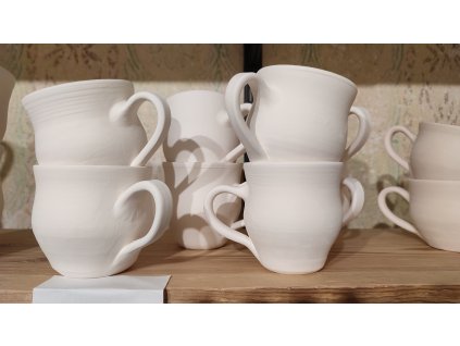 VI. NAMALUJ SI PORCELÁNOVÝ HRNEK