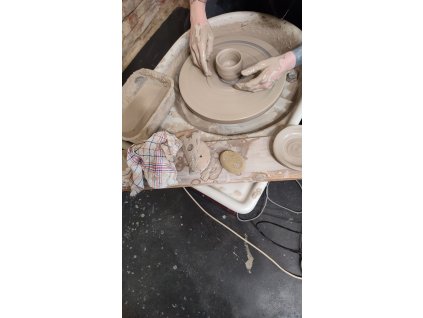 III. WORKSHOP Short točení na hrnčířském kruhu a dekorování